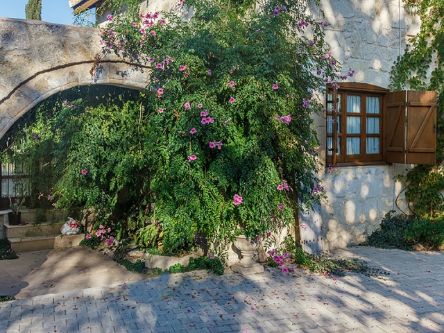 Very beautiful STONE VILLA with 4 bedrooms and garden with lots of character