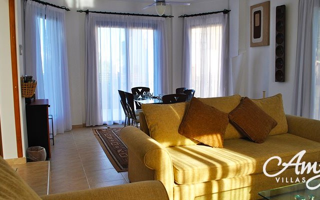 GİRNE, ALSANCAK'ta müstakil koçanlı ve Yüzme havuzlu 3+1 villa. Doğan BORANSEL 05338671911