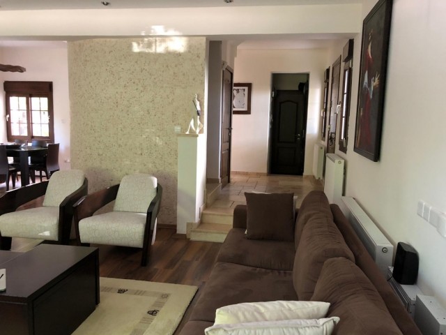 GİRNE, ALSANCAK’ta  muhteşem villa Doğan Boransel : 0533-8671911