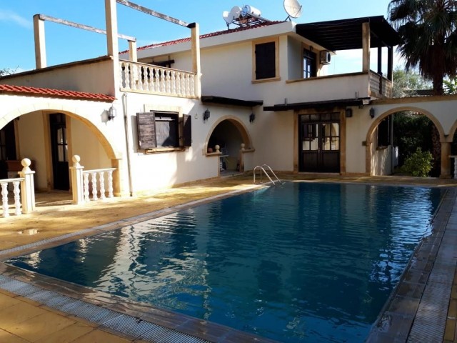 5 BEDROOM Villa  in Alsancak  with 10 x 5  swimming pool 