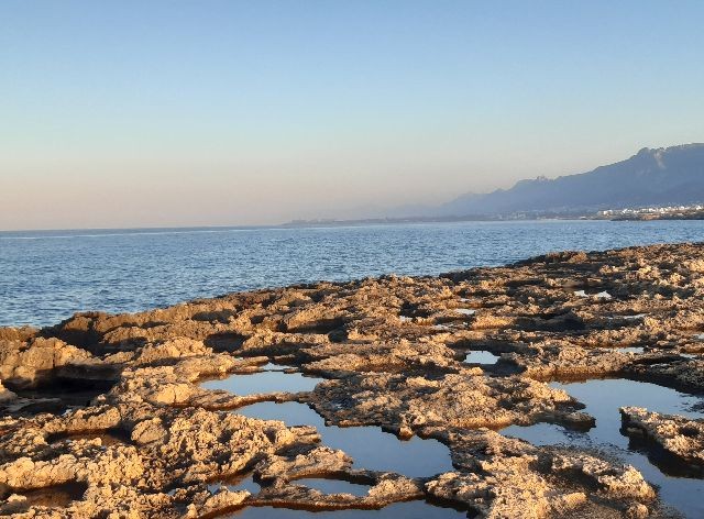 GİRNE,KARŞIYAKA'da denize SIFIR 19.5 dönüm YATIRIMLIK ARAZİ-  KAHVERENGİ imar bölgesi ,hem  KONUT hem de HOTEL amaçlı imara açıktır.  Doğan BORANSEL : 0533-8671911