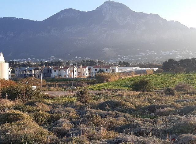 Kyrenia, Karsiyaka am Meer INVESTITIONSLAND-sowohl für Wohn-als auch für Hotelzwecke ist der Bau offen ** 