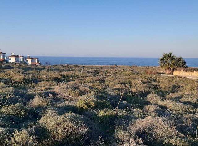 Kyrenia, Karsiyaka am Meer INVESTITIONSLAND-sowohl für Wohn-als auch für Hotelzwecke ist der Bau offen ** 