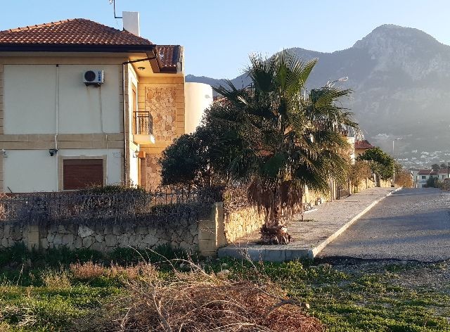 Kyrenia, Karsiyaka am Meer INVESTITIONSLAND-sowohl für Wohn-als auch für Hotelzwecke ist der Bau offen ** 