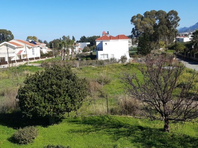 200 m2 3 + 1 Villa with swimming pool and beautiful garden with 1 donum of land  very close to the sea with stunning sea and mountain views 