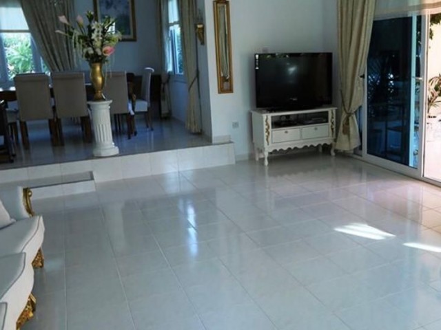 Girne, Zeytinlik 4+1 villa Yüzme 