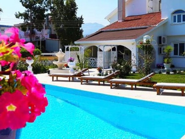 Girne, Zeytinlik 4+1 villa Yüzme 