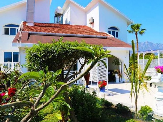 Girne, Zeytinlik 4+1 villa Yüzme 