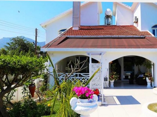 Girne, Zeytinlik 4+1 villa Yüzme 