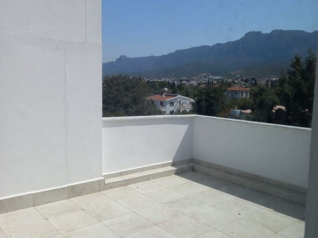 VILLA MIT AUSSICHT ZUM VERKAUF MIT HERRLICHER LAGE IN ALSANCAK REGION ** 