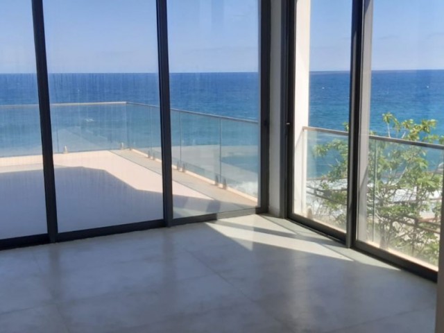 Wunderschöne VILLA 6+1 direkt am Meer in Kyrenia , Karsiyaka , mit Schwimmbad, türkischer KOKANLI ** 