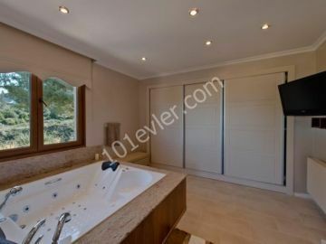 5+1 Villa mit herrlichem Pool in Kyrenia, obere Kyrenia ** 