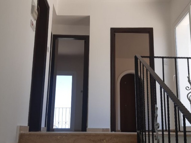 3 +1 Villa in Kyrenia, ALSANCAK, ganz in der Nähe des Zentrums ** 