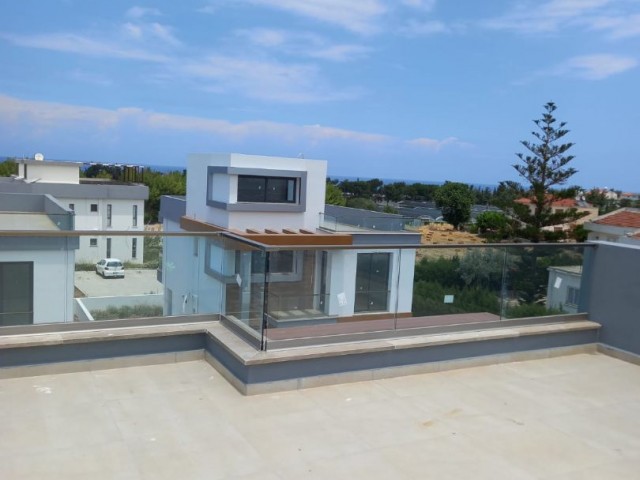 THE VILLA FOR SALE HAS A GREAT LOCATION WITHIN WALKING DISTANCE OF THE SEA ** 