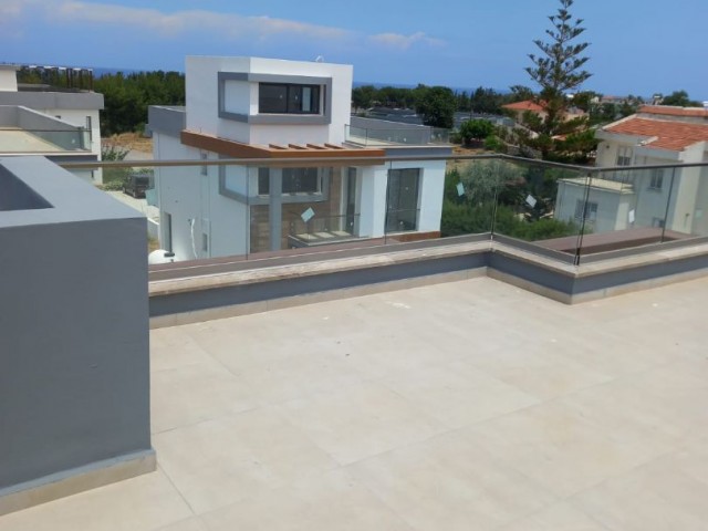 THE VILLA FOR SALE HAS A GREAT LOCATION WITHIN WALKING DISTANCE OF THE SEA ** 