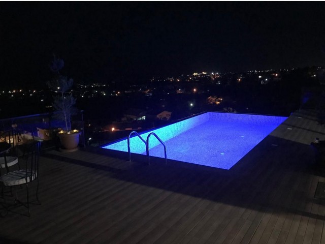Eine herrliche VILLA mit 3+2 Pools,wo Sie den Sonnenaufgang und Sonnenuntergang in Kyrenia, LAPTA sehen können ** 