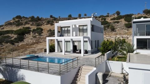 Wunderschöne Villa im Turtle Beach Reservat, ruhigster Ort mit atemberaubendem Blick auf das Meer und die Berge. Null zum Strand, geschlossener Bereich mit privaten Villen. Rufen Sie mich bitte für ein Video an.