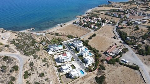 Wunderschöne Villa im Turtle Beach Reservat, ruhigster Ort mit atemberaubendem Blick auf das Meer und die Berge. Null zum Strand, geschlossener Bereich mit privaten Villen. Rufen Sie mich bitte für ein Video an.