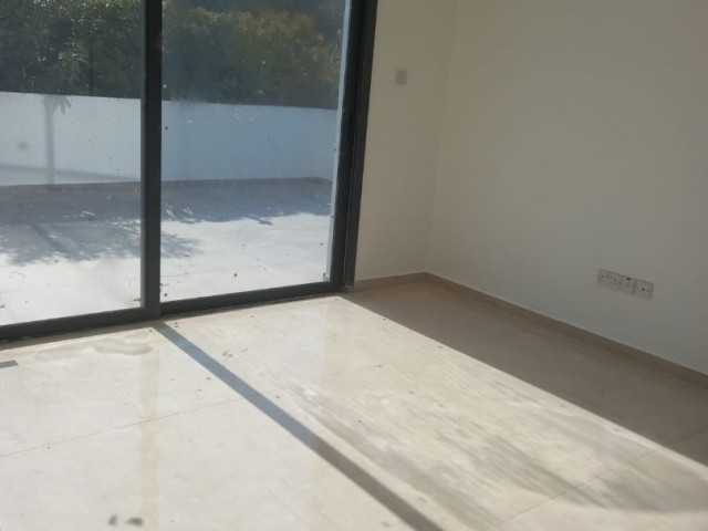 GİRNE LAPTA BÖLGESİNDE  90 m2 SIFIR  DAİRE VE ÇOK GENİŞ BALKONLAR : DOĞAN BORANSEL 0533 867 19 11