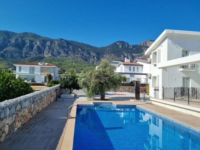 VOLLSTÄNDIG MÖBLIERTE 4+1-VILLA MIT SCHWIMMBAD IN DER REGION KYRENIA LAPTA, SYMPATHY HOTEL UND SEHR NAH AM MEER: DOĞAN BORANSEL 0533 867 19 11