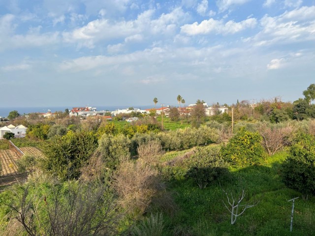 Halbbauvilla mit 5 Schlafzimmern in Çatalköy, Kyrenia