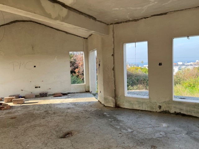 Halbbauvilla mit 5 Schlafzimmern in Çatalköy, Kyrenia