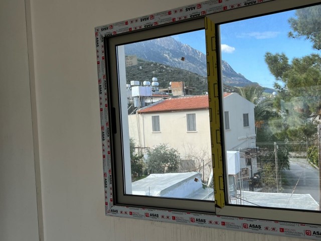 2+1 WOHNUNGEN IN Girne, Lapta MIT NULL MEER- UND BERGBLICK