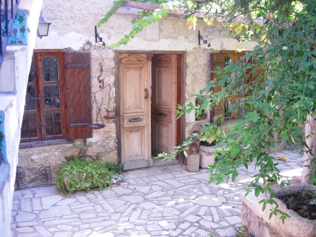 BEAUTIFUL 2+1 STONE HOUSE RESTORED BY APHRODITE BROTHERS ESTATE & CONSTRUCTION as Sole Agent : DOĞAN BORANSEL 0533 867 19 11