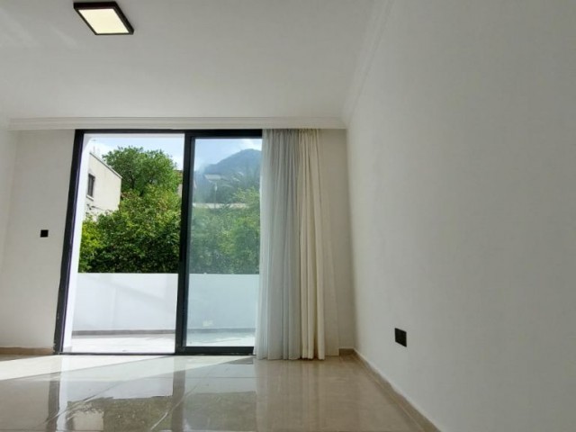 A BEUTIFUL 2+1 APARTMENT FLAT WITH EXCELLENT SEA AND MOUNTAIN VIEWS - BRAND NEW : Doğan Boransel : 0533-8671911