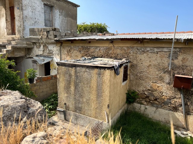 ALTES STEINHAUS MIT TÜRKISCHEM KOÇANLI in Lapta, Girne - Doğan Boransel: 0533-8671911