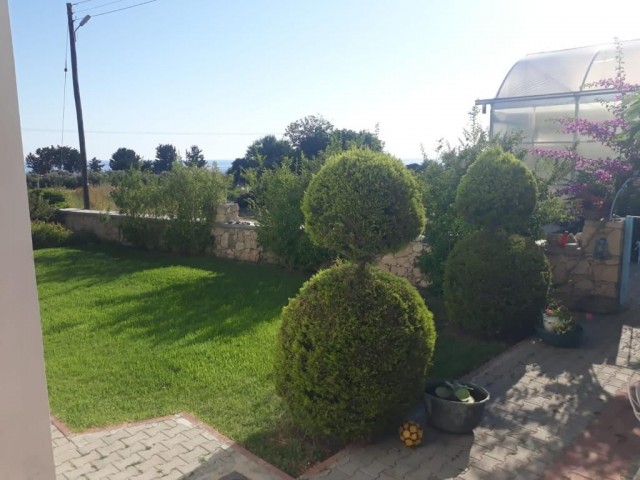 Stunning 3 bedroom  VILLA  with  abeautiful garden and excellent sea and mountain views in Lapta: Doğan Boransel 0533-8671911