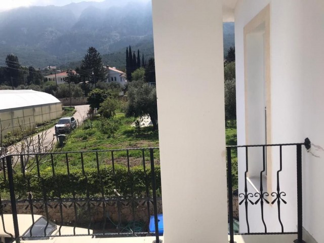 Eine ausgezeichnete Villa mit 220 m2 großem Garten, Meer- und Bergblick und großen Terrassen in Lapta, Girne: Doğan Boransel 0533-8671911