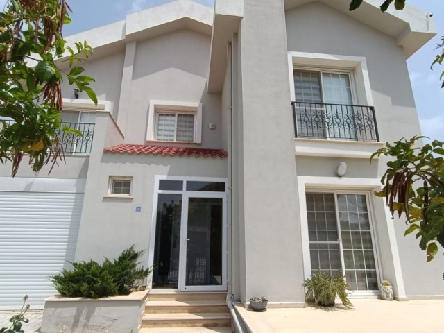 EXCELLENT VILLA FOR SALE IN İSKELE LONGBEACH WALKING DISTANCE TO THE SEA (0533 871 6180)