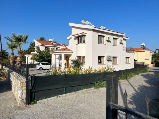 2 VILLEN MIT 3 Schlafzimmern + 1 SCHWIMMBAD in GİRNE, ALSANCAK