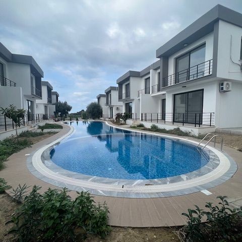 DOPPELVILLA IN EINEM SEHR SCHÖNEN, SAUBEREN STANDORT MIT GEMEINSAMER POOL IN KARŞIYAKA BERRİN E UGURSOZ +905338706300