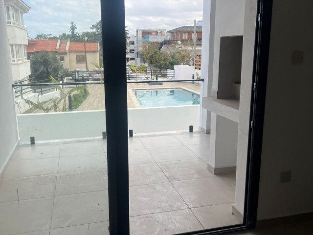 2+1 FLATS WITH COMMON POOL WITH LARGE USAGE AREAS IN ALSANCAK, 104 M2 IN A CENTRAL AREA