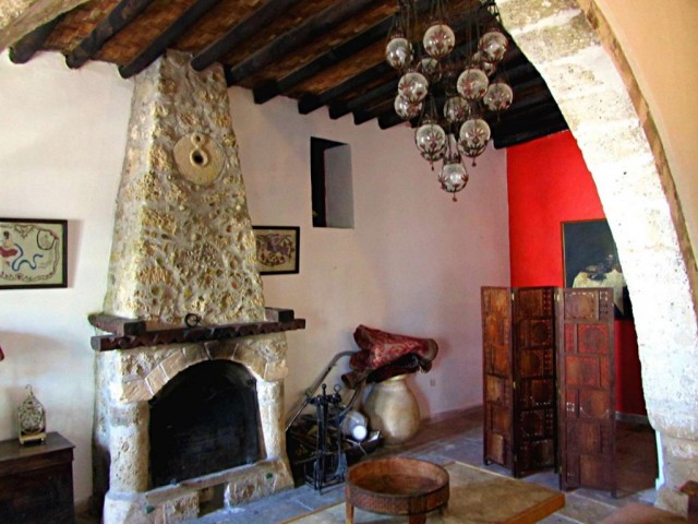 BEAUTIFUL OLD CYPRUS  COTTAGE -  1 BEDROOM / 4 PEOPLE CAPACITY   WITH     Beautiful  GARDEN & FIRE PLACE