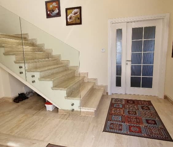 GİRNE , ALSANCAK  BÖLGESİNDE  Denize Yürüme Mesafesinde  3+1 FULL EŞYALI  VE YÜZME HAVUZLU (8X4) 250 m2 VİLLA  : DOĞAN BORANSEL mobile :+90-5338671911 