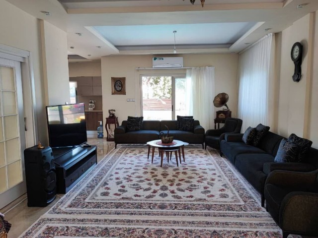 GİRNE , ALSANCAK  BÖLGESİNDE  Denize Yürüme Mesafesinde  3+1 FULL EŞYALI  VE YÜZME HAVUZLU (8X4) 250 m2 VİLLA  : DOĞAN BORANSEL mobile :+90-5338671911 