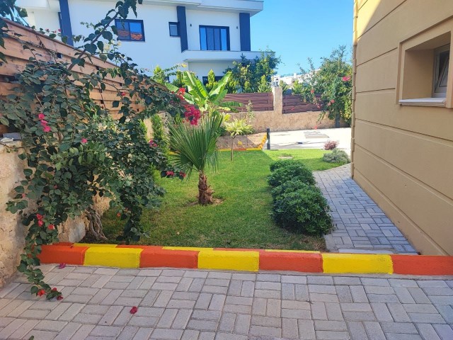 3+1 KOMPLETT MÖBLIERT UND MIT SCHWIMMBAD (8X4) 250 m2 VILLA IN GİRNE, REGION ALSANCAK, fußläufig zum Meer: DOĞAN BORANSEL Mobil:+90-5338671911