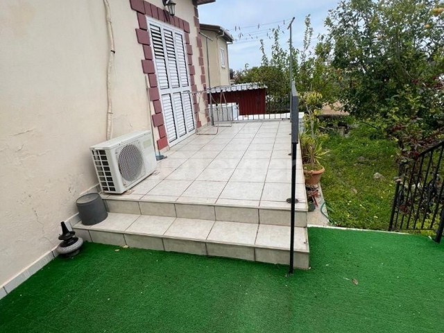 IN ALSANCAK, 3+1 FULLY FURNISHED WITH A BIG GARDEN OLIVE TREES AND A LOT OF FRUIT TREES ÖR