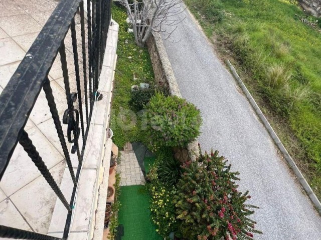IN ALSANCAK, 3+1 FULLY FURNISHED WITH A BIG GARDEN OLIVE TREES AND A LOT OF FRUIT TREES ÖR