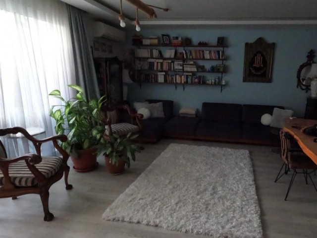 IN ALSANCAK, 3+1 COOMUNUAL SWIMMING POOL, NICE DESIGNED, OPEN PLAN KITCHEN LIVINGROOM, VERY WARM+ LIGHT ROOMS, IN A CENTRE AREA, GROUND FLOORAT DAİRE