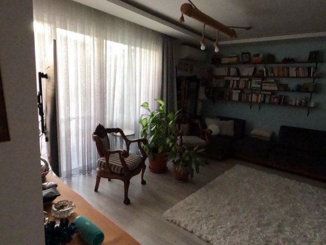 IN ALSANCAK, 3+1 COOMUNUAL SWIMMING POOL, NICE DESIGNED, OPEN PLAN KITCHEN LIVINGROOM, VERY WARM+ LIGHT ROOMS, IN A CENTRE AREA, GROUND FLOORAT DAİRE