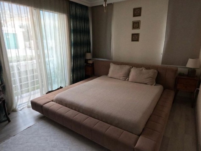 IN ALSANCAK, 3+1 COOMUNUAL SWIMMING POOL, NICE DESIGNED, OPEN PLAN KITCHEN LIVINGROOM, VERY WARM+ LIGHT ROOMS, IN A CENTRE AREA, GROUND FLOORAT DAİRE