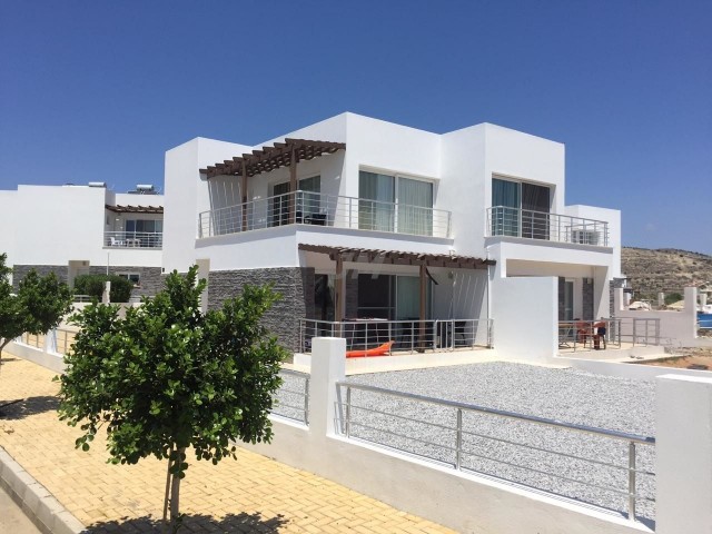 Caesar Beach'te denize sıfır, muhteşem konumda satılık 3+1 İkiz Villa 