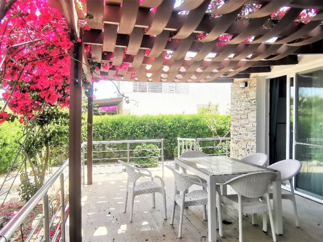 Satılık yarı müstakil villa 3+1 Caesar Beach mükemmel durumda