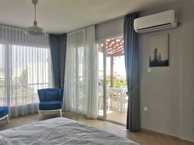 Satılık yarı müstakil villa 3+1 Caesar Beach mükemmel durumda