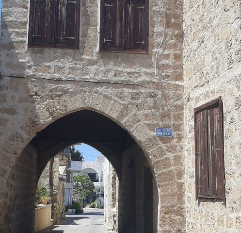 HISTORICAL HOUSE WITH ARCHES FOR SALE WITHIN THE WALLS OF FAMAGUSTA, IN EXCELLENT CONDITION AND CAN BE USED AS A BOUTIQUE GUEST HOUSE (0533 871 6180)