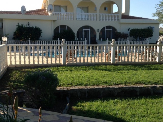 Perfekte Villa auf 3 Hektar mit 5+1 Swimmingpool in Çatalköy, Kyrenia